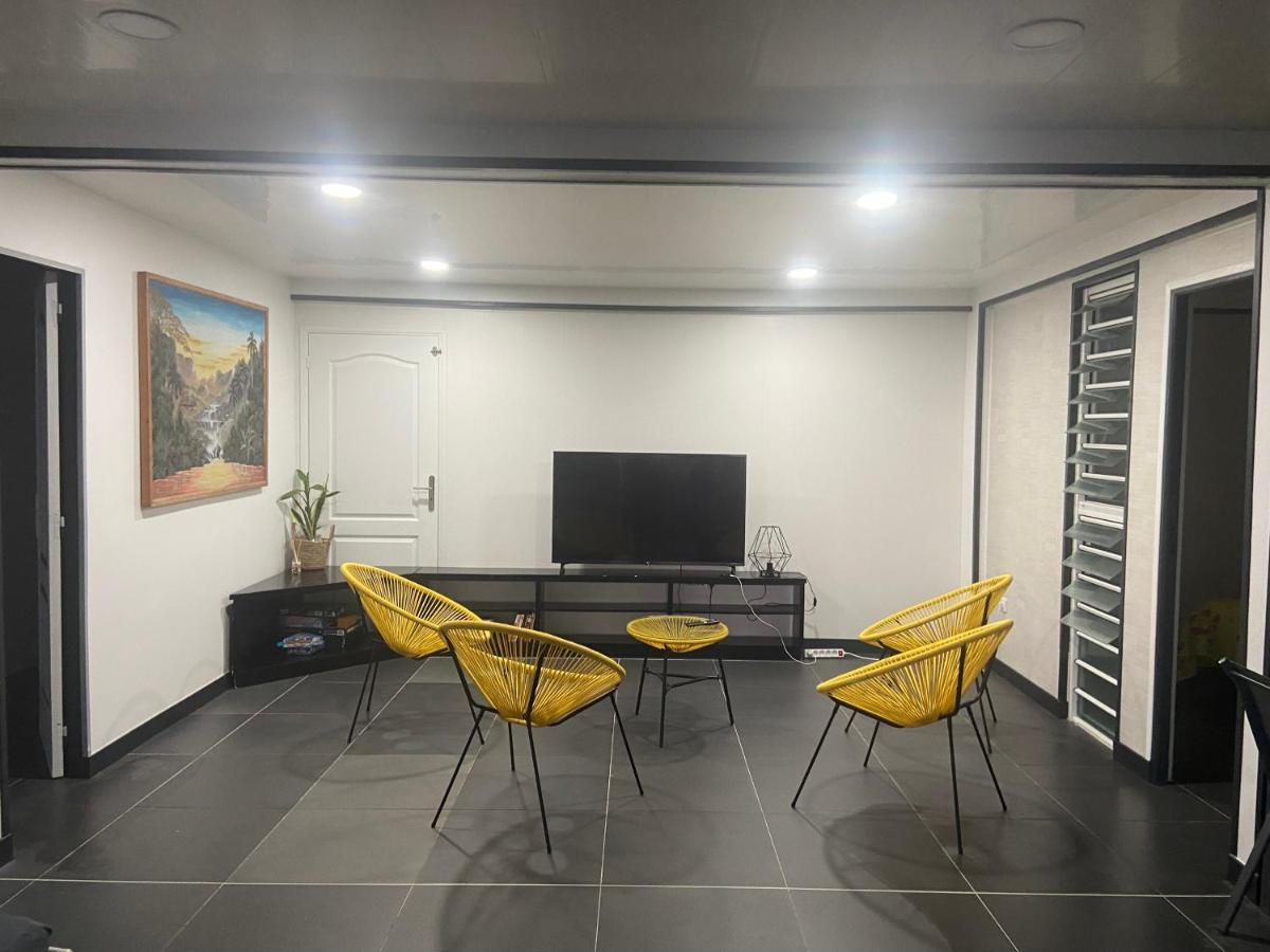 Location Vacances Sur Morne Ventile Avec Vue Mer En Martinique Le Robert Extérieur photo